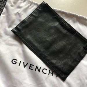 Givenchy Antigona Medium Pouch - Black